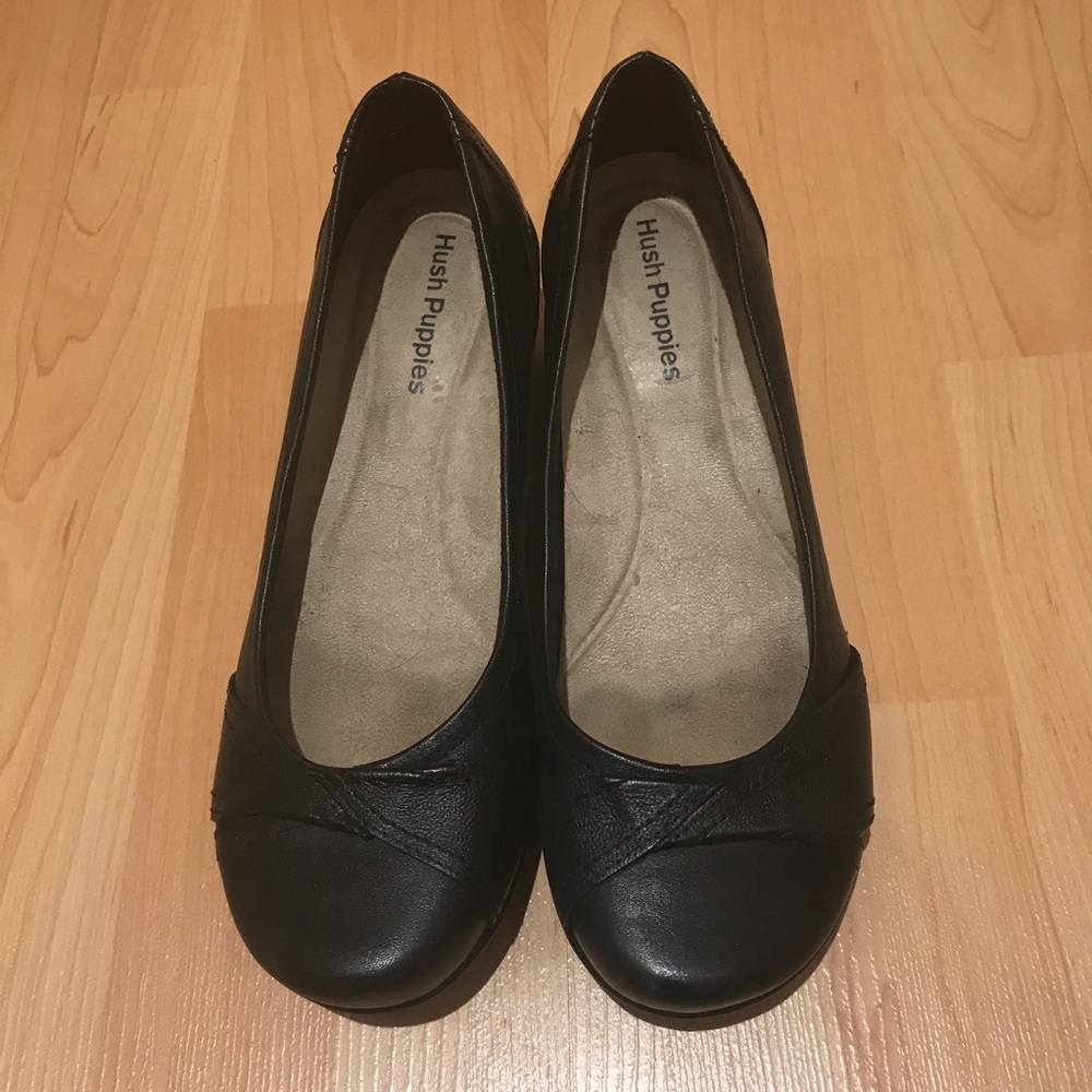 EUC Women’s Hush Puppy loafers size 8M